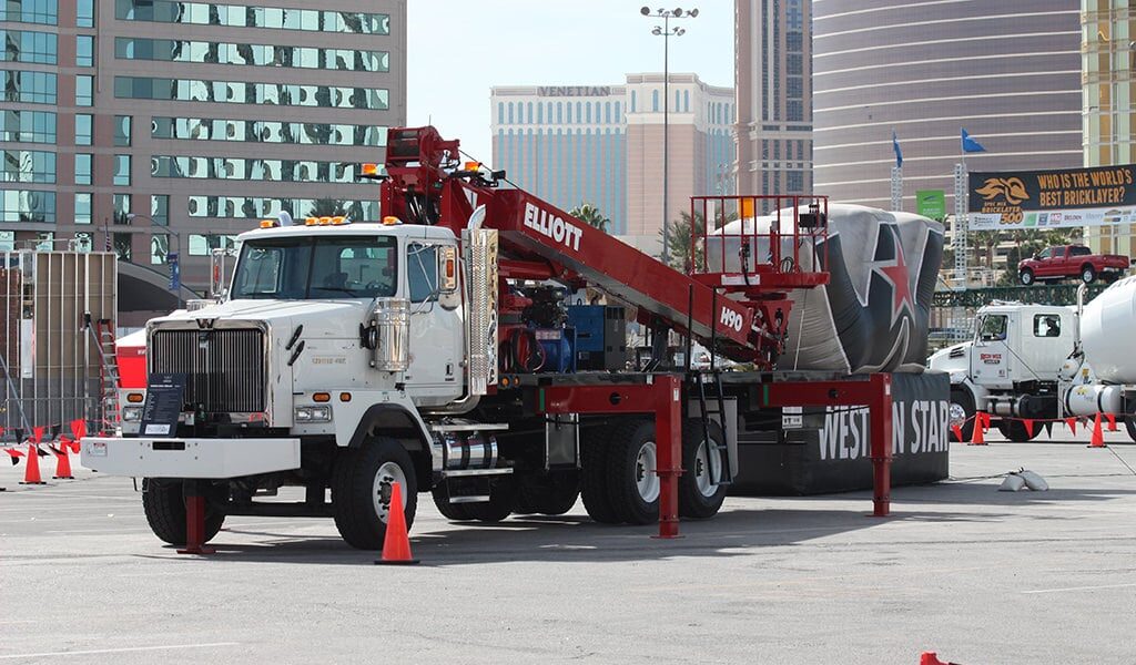 Elliott H 90 F Truck being used in parade setup