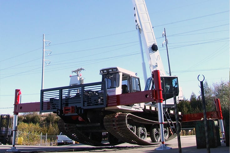 34127 truck with tracks and outriggers