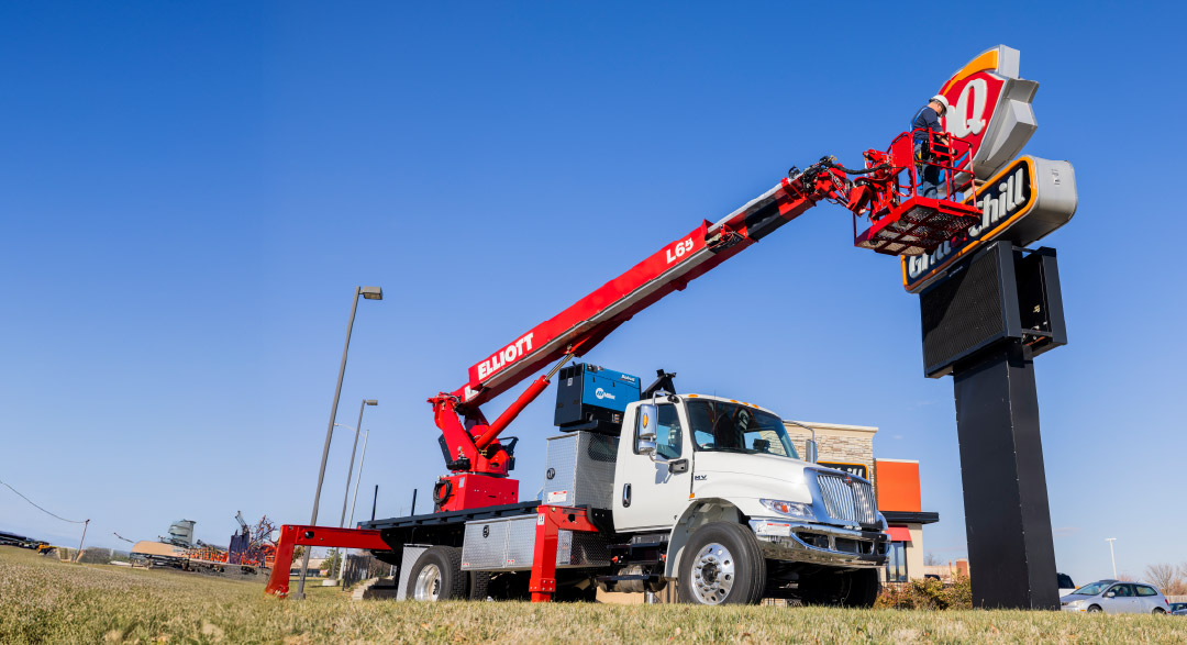 truck with red crane