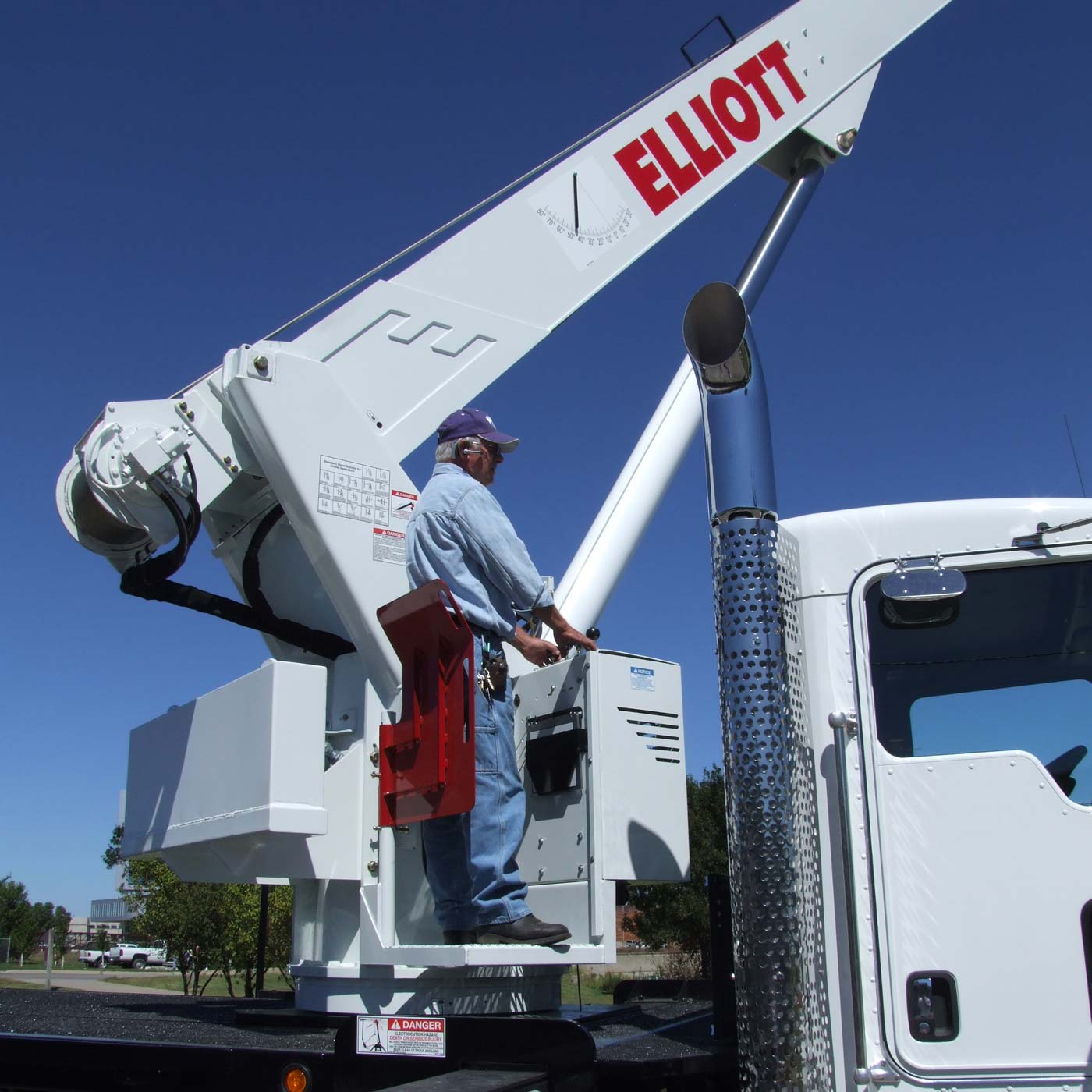 elliot-30105F-boomtruck-4