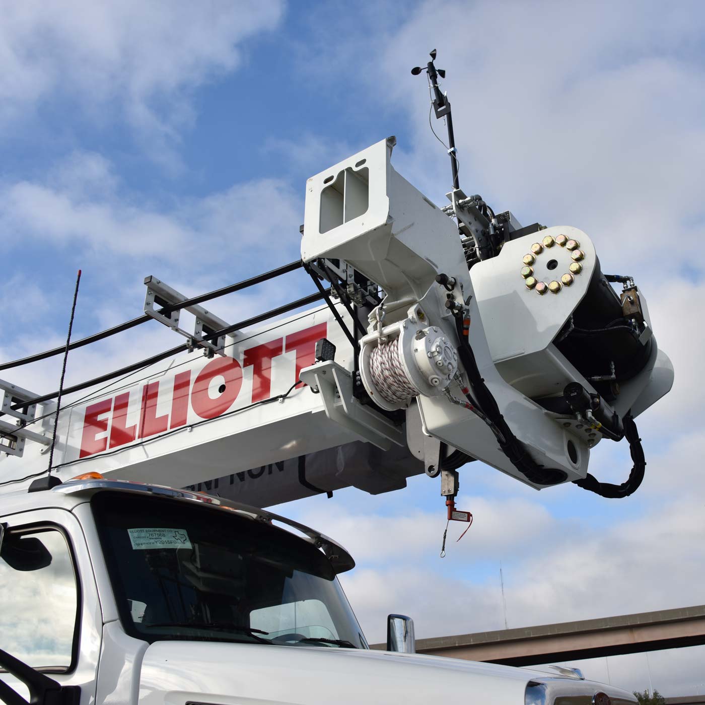 elliott-E150i-e-line-2 EEC_See it in Action 3