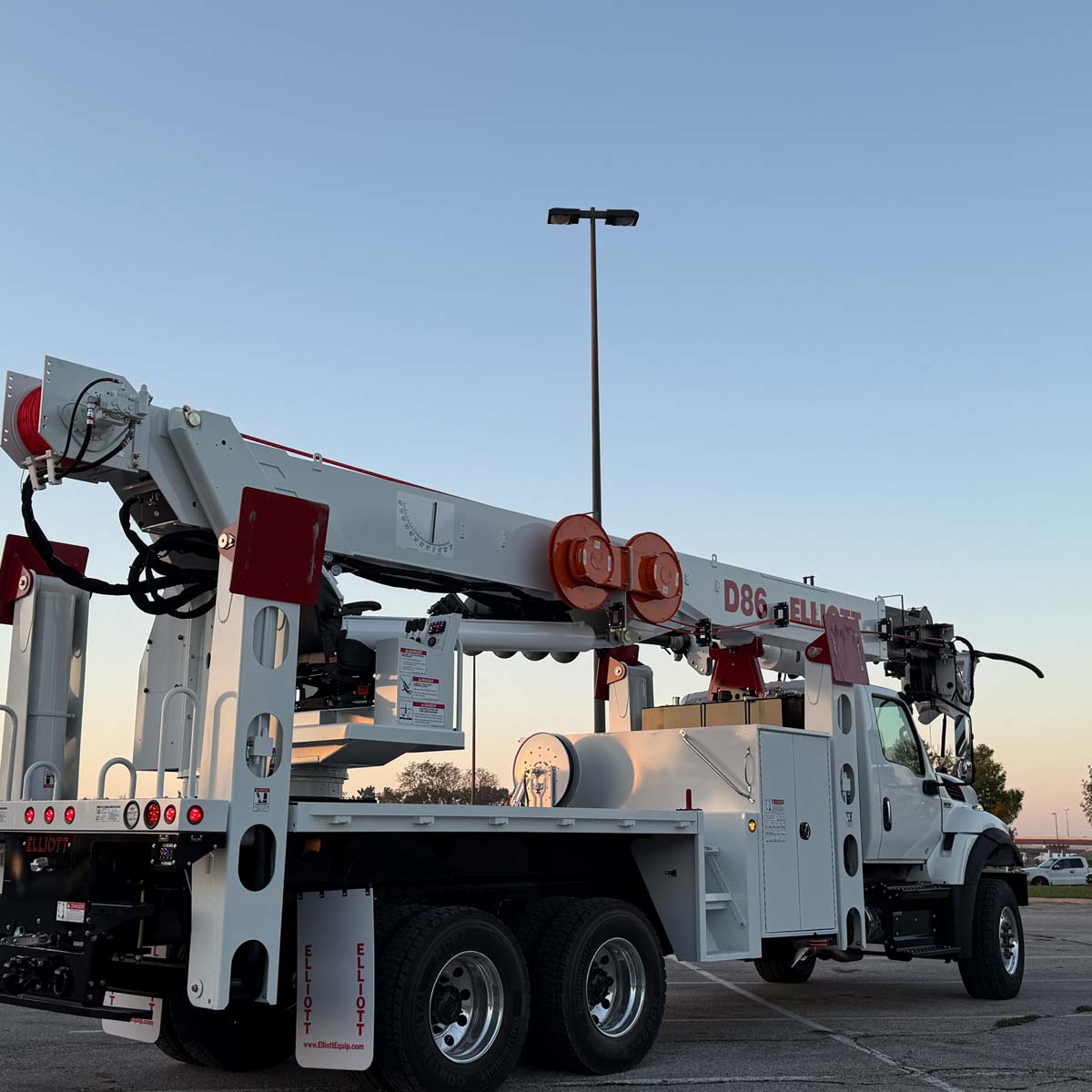 D 100 i Digger Derrick