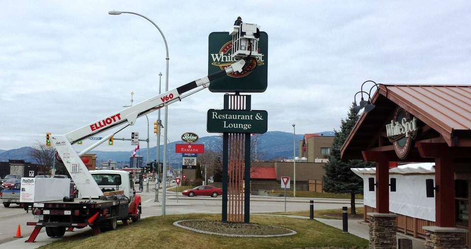 ABC-Recycling-pylon-faces