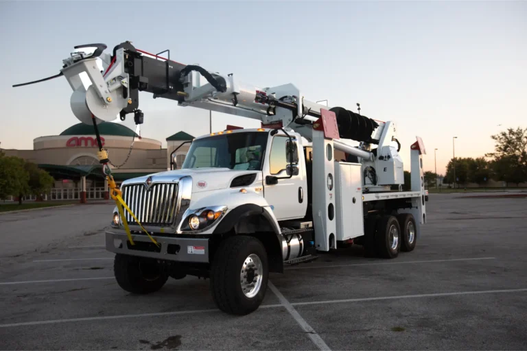 A parked Elliott digger derrick d86rd