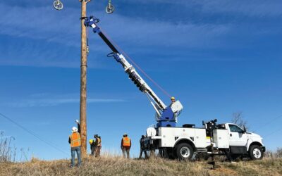 Smooth as Silk. Built to Last. Why Utility Crews Are Choosing the Elliott D47i Digger Derrick.