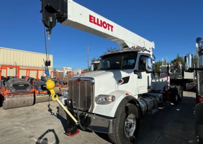 Elliott 1881 BoomTruck front view