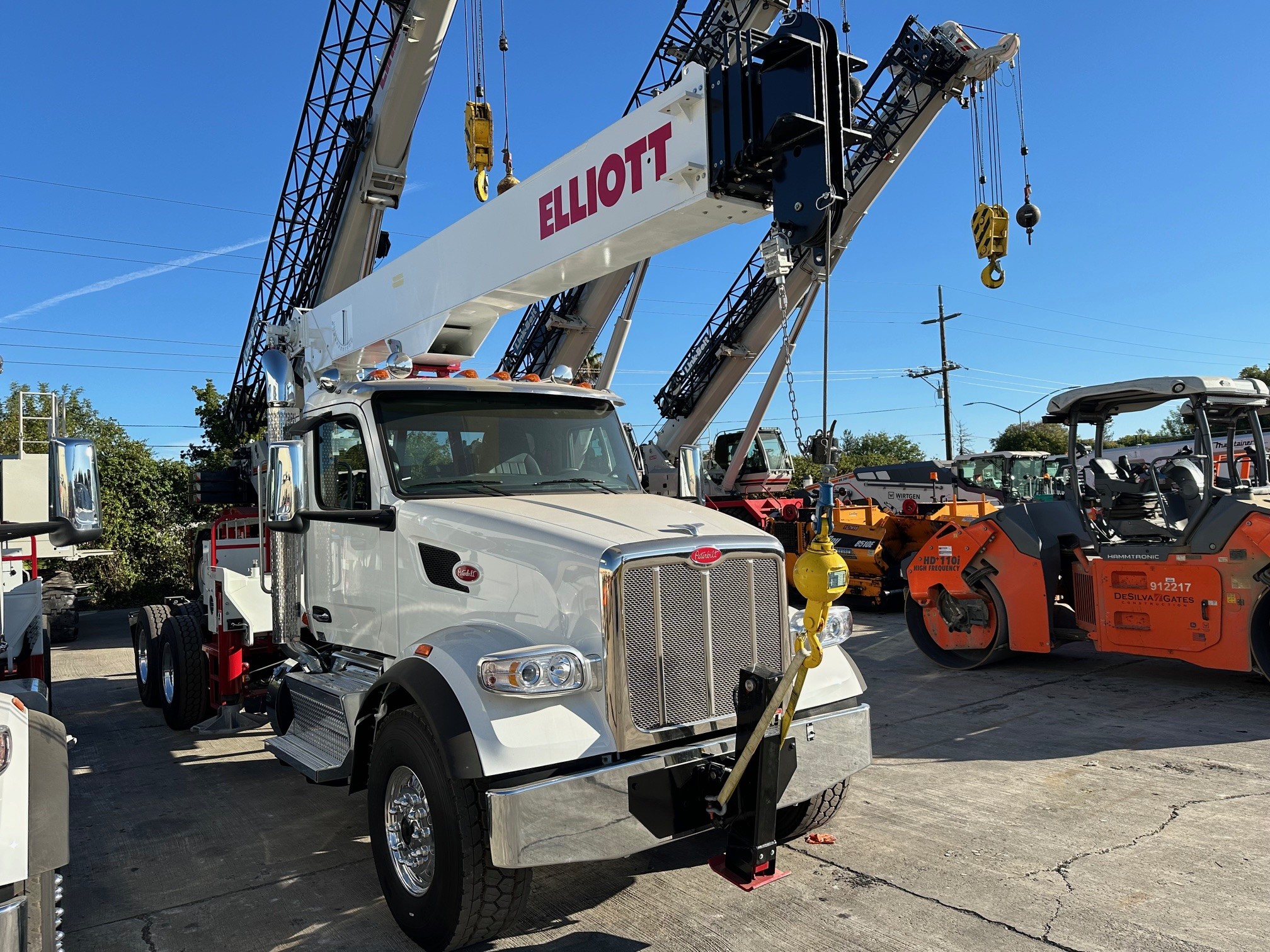 Elliott_1881_BoomTruck_8556