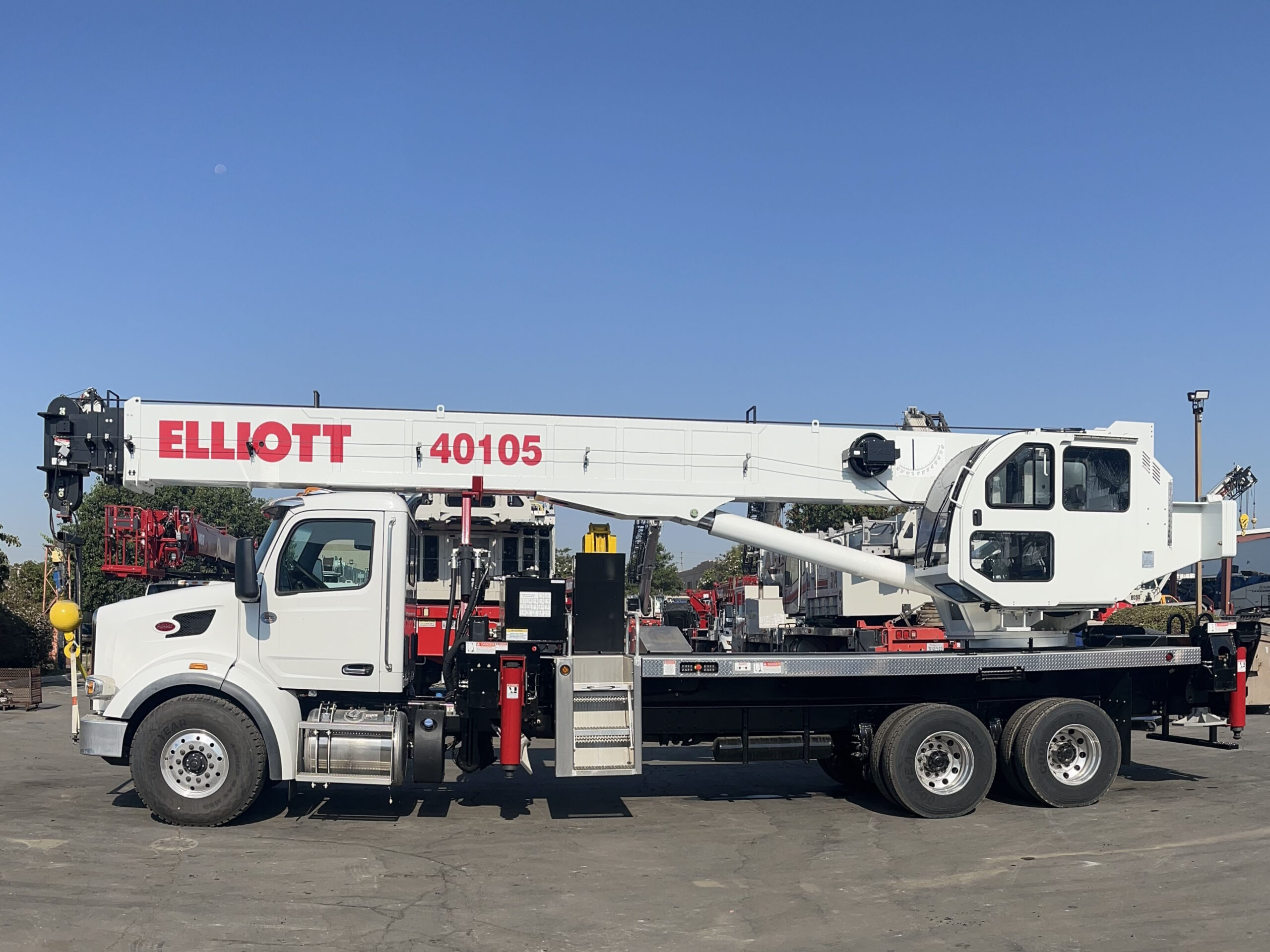 Elliott_40105R_BoomTruck_Unit_8074