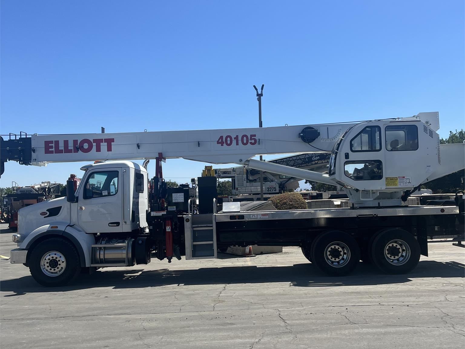 Elliott_40105R_BoomTruck_Unit_8073.1
