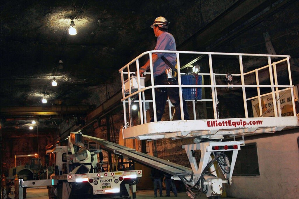 worker on platform of h 60 F in mine