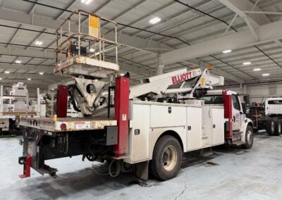 Pre-owned G40 HiReach aerial work platform back, side view