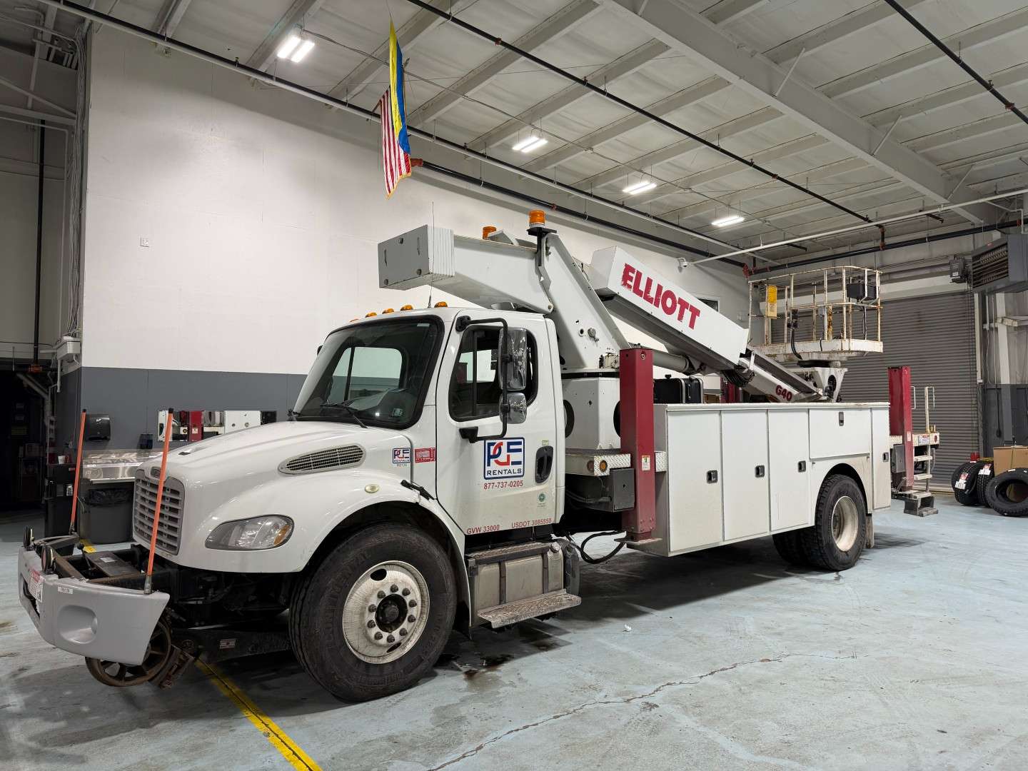 Elliott_1881_BoomTruck_8078