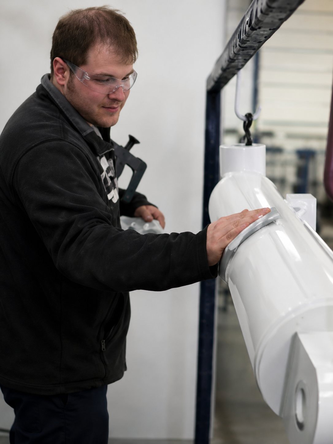 worker-wiping-equipment