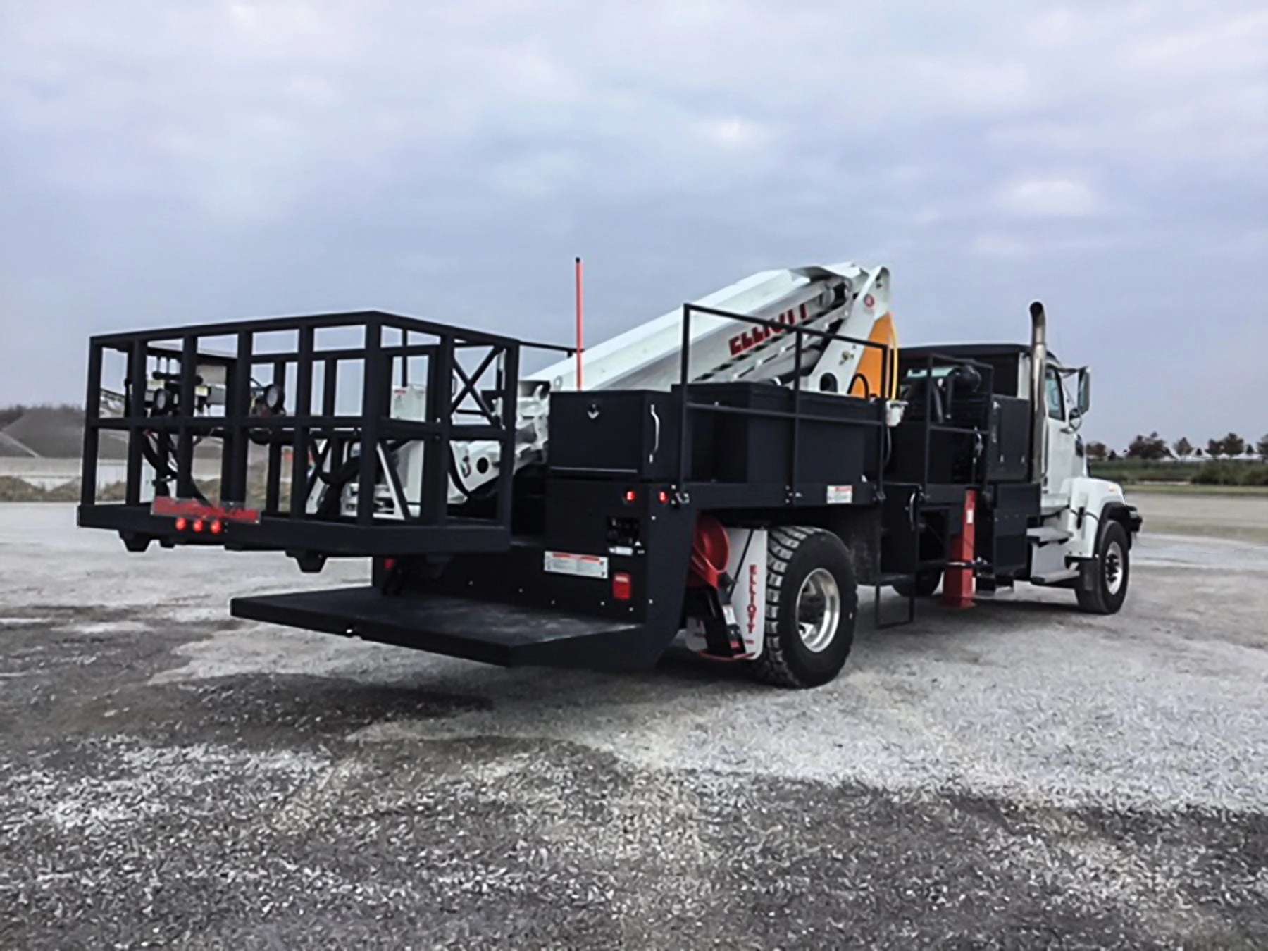 black and white elliott equipment minereach